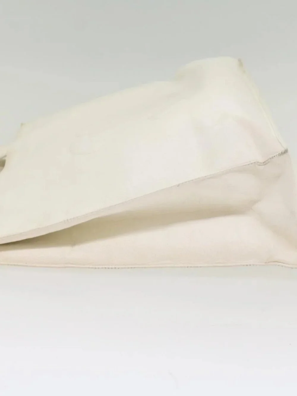 CHANEL Tote Bag Grained Calf Skin White CC Auth bs8320
